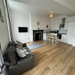 https://spacious-flat-in-city-center-gs304.yorkshirehotels.net